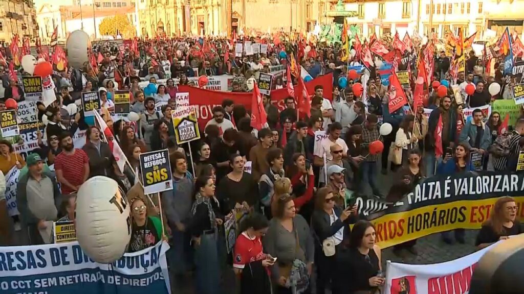 Thousands protest in two cities in Portugal to demand higher wages and pensions