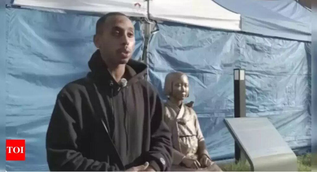 American YouTuber Johnny Somali apologises for kissing statue honoring Korean wartime victims