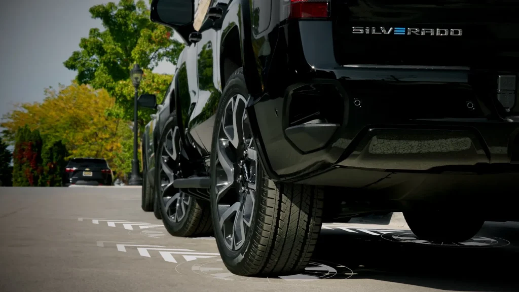 Chevrolet Silverado EV Sidewinder feature cribs GMC's Crabwalk