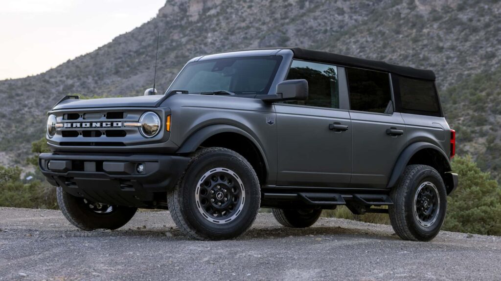 The Base Bronco Is Back for 2025—It Starts at $39,890