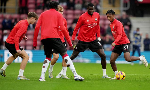 Southampton vs Liverpool - Premier League: Live score, team news and updates as Arne Slot's side look to extend their lead at the top of the Premier League against rock-bottom Saints