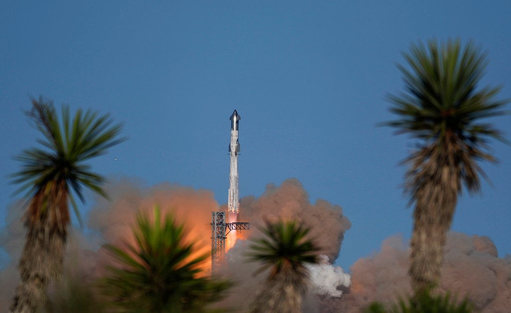 Starship Launch Ends With Scrapped Effort to Catch Booster