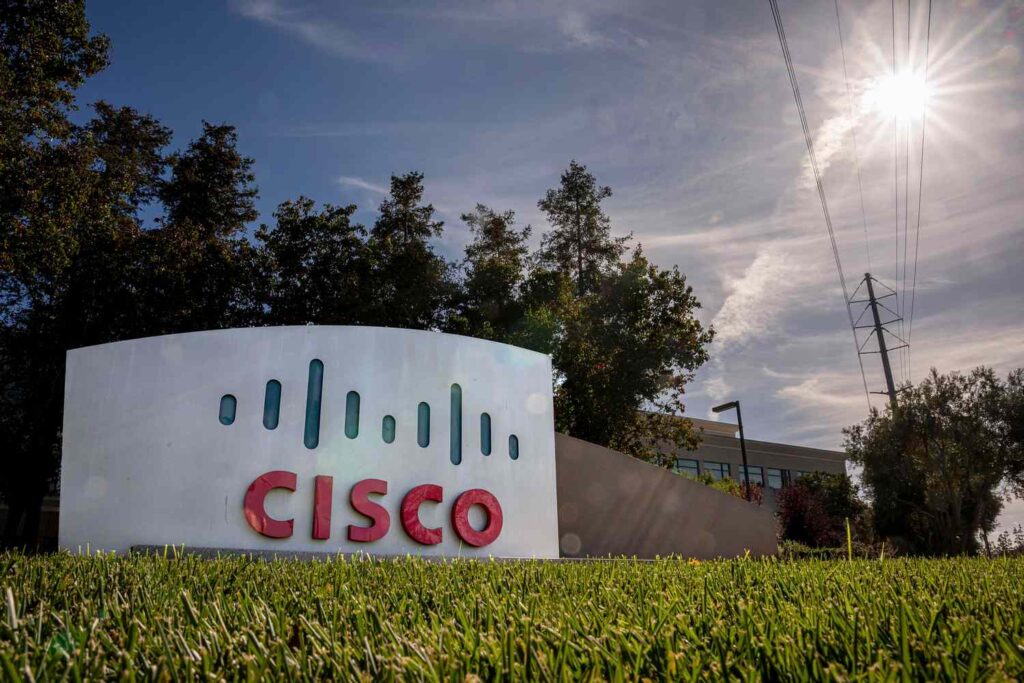 Cisco Lifts Its Forecast as Earnings Top Expectations, Despite Declining Revenue