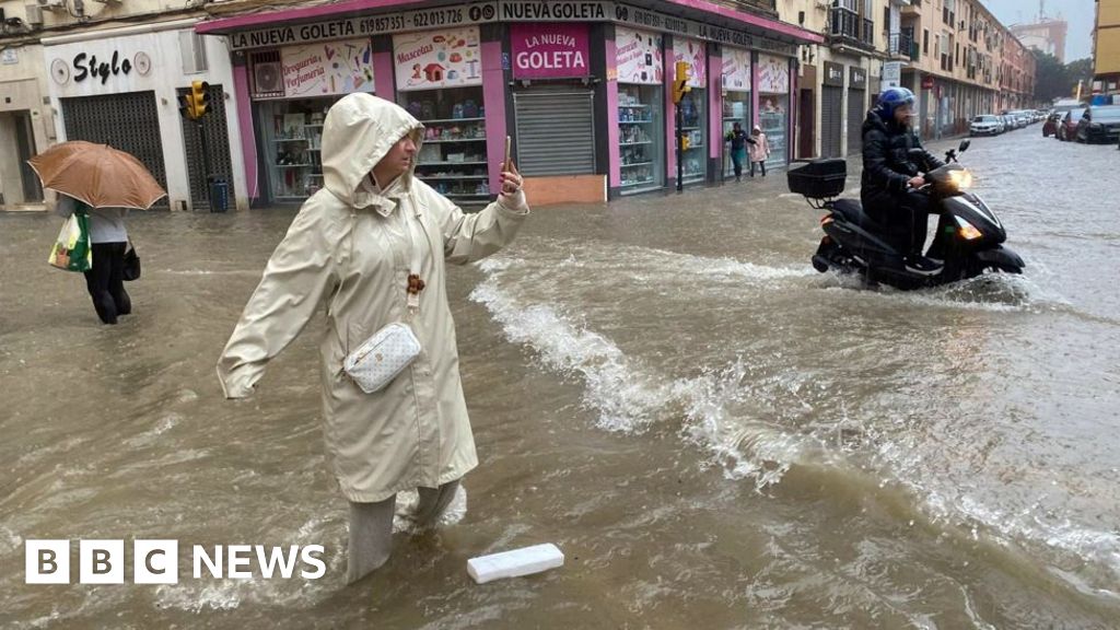 Málaga evacuates thousands as more flood alerts issued