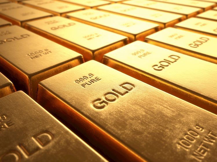 Gold falls amid US Dollar surge, traders eye US inflation figures