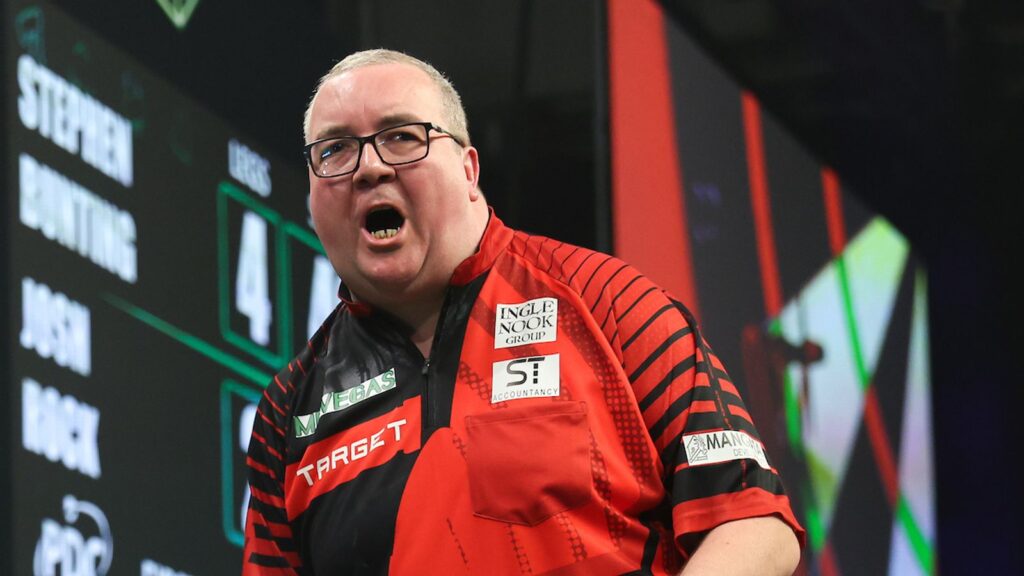 Grand Slam of Darts 2024: Stephen Bunting salutes crowd after advancing to last 16 on night of shocks | Darts News