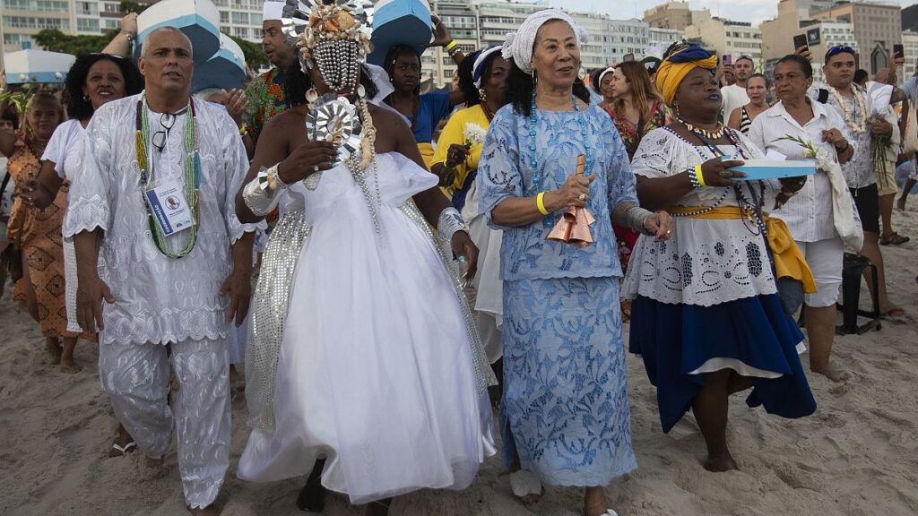 Video. Afro-Brazilians pay tribute to their sea goddess to mark the New Year