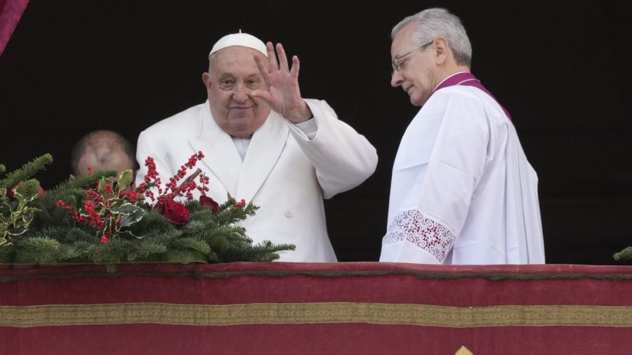 Pope calls for end to global wars, divisions in Christmas message