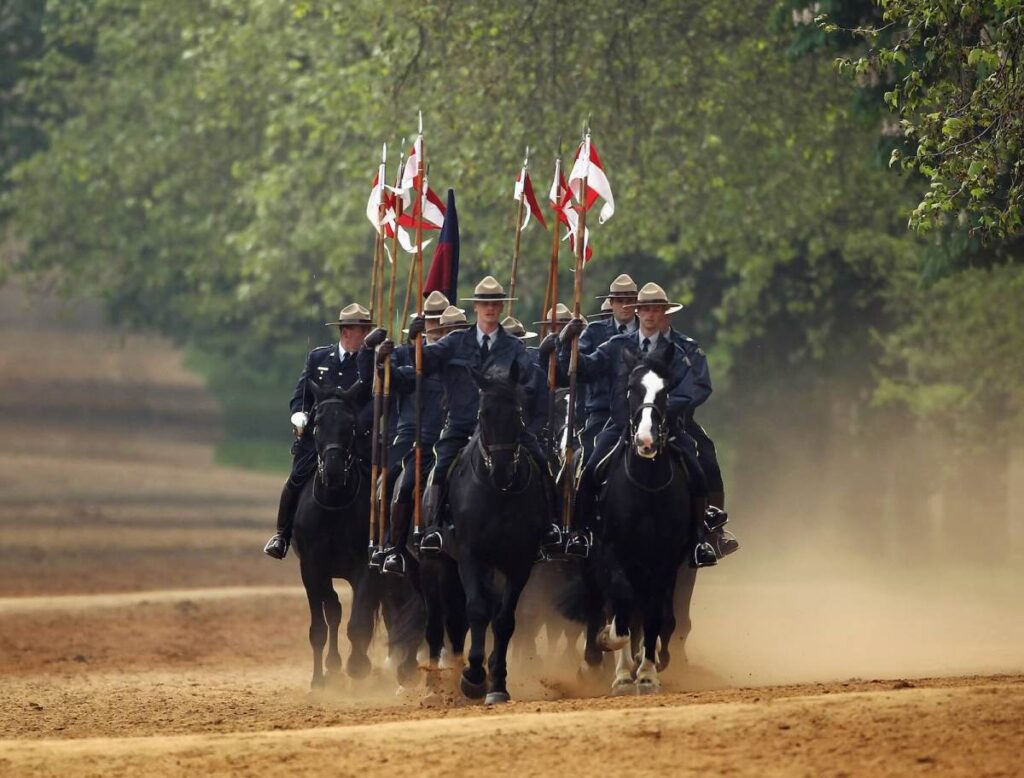 Canadian Mounties let suspect escape into the woods, wait for mosquitoes to drive him back out