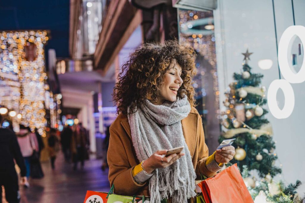 US Holiday Retail Spending Up Almost 5% as Online Sales Soar, Visa Says