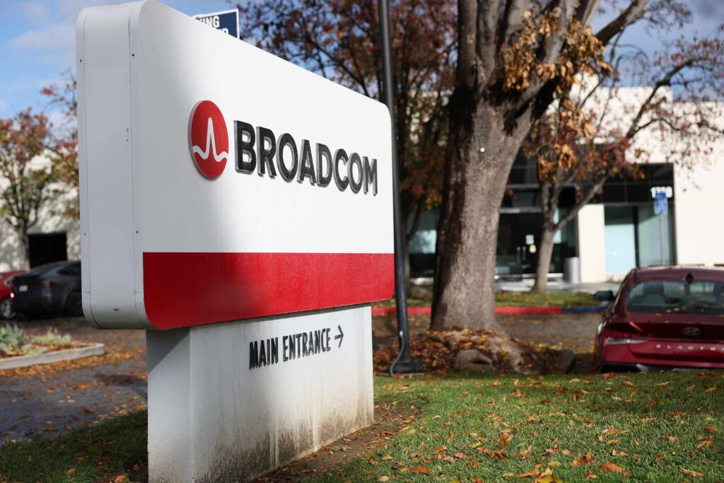 Broadcom, AMD Lead Chip Stocks Higher Monday on Anticipation of AI-Driven Gains