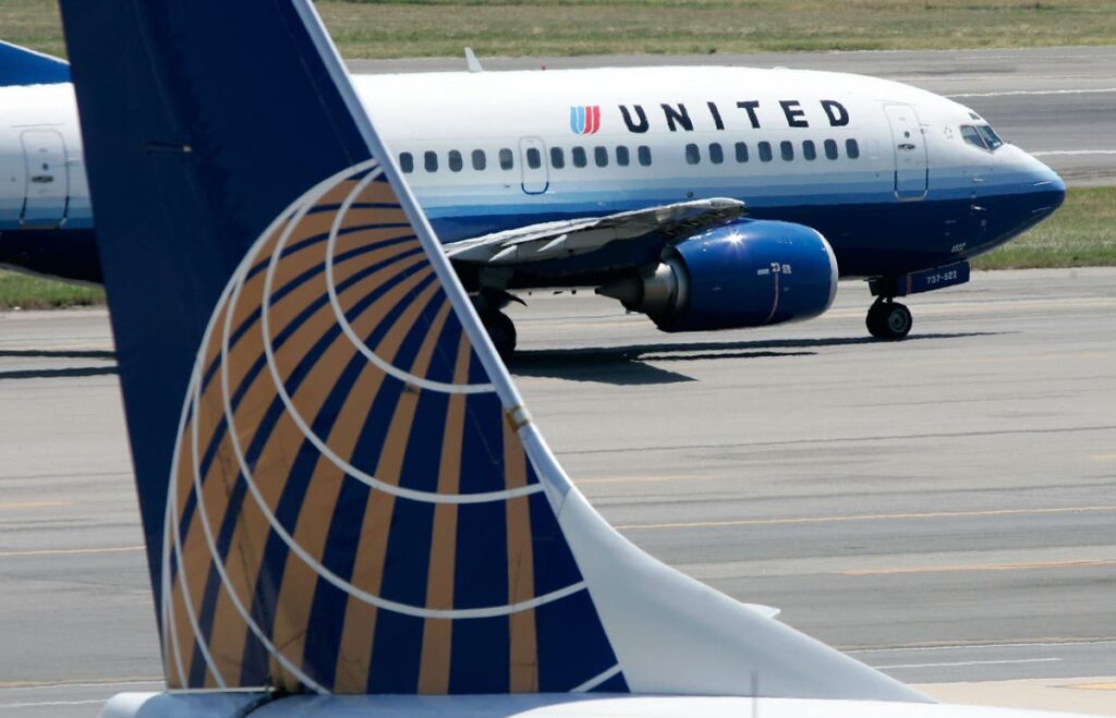 Body found in wheel well of United Airlines flight after it landed in Hawaii