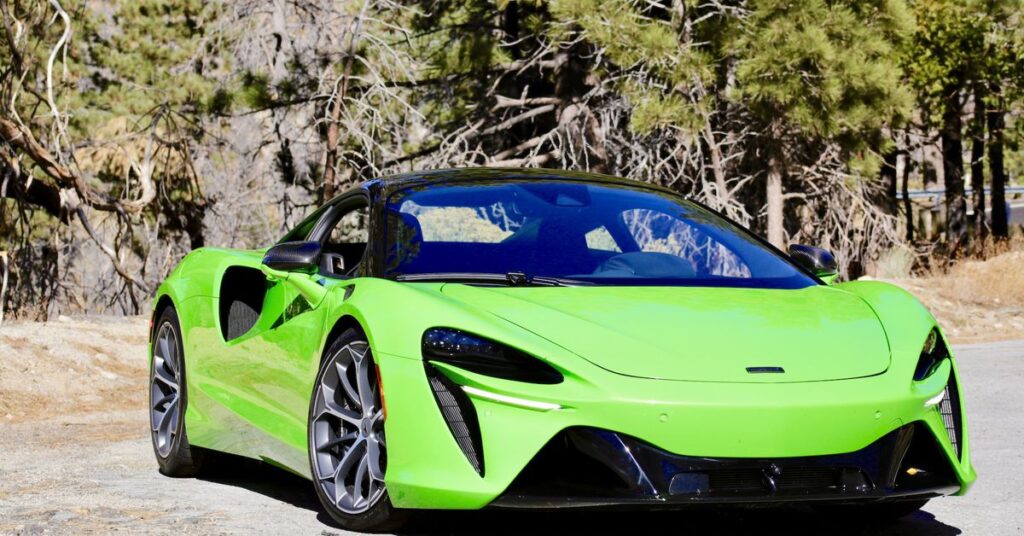 McLaren Artura review: a plug-in hybrid for the 1 percent