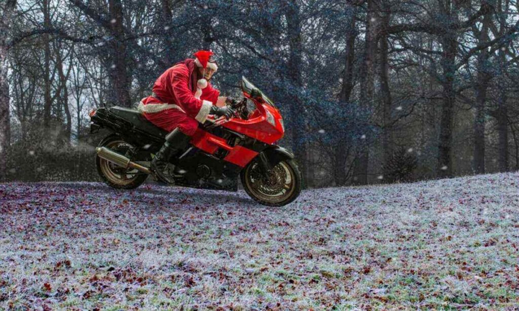 [Watch] Florida man dressed as a naughty Santa Claus loses police in a high-speed motorcycle chase