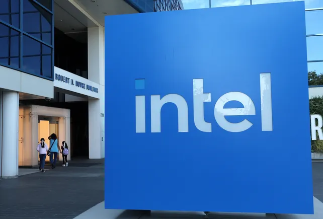 Intel shareholders look to yank back ex-CEO, CFO compensation