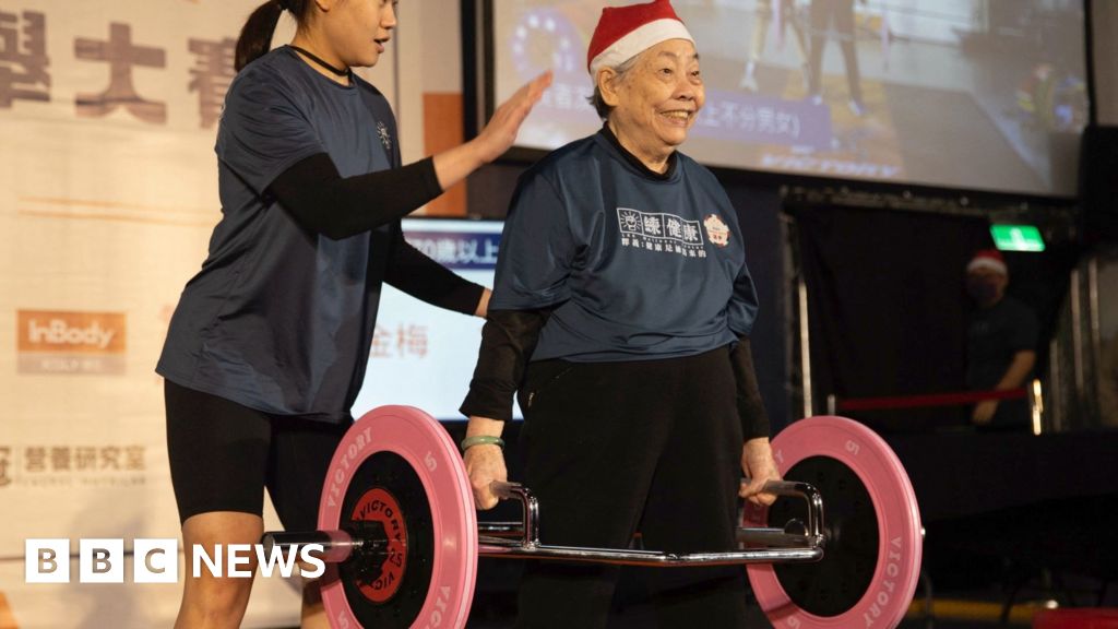 90-year-old with Parkinson's enters weightlifting contest