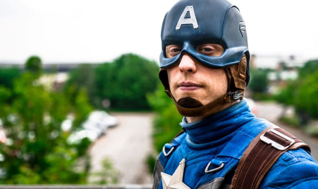 [Watch] A man dressed as Captain America rescued by real-life hero after highway breakdown