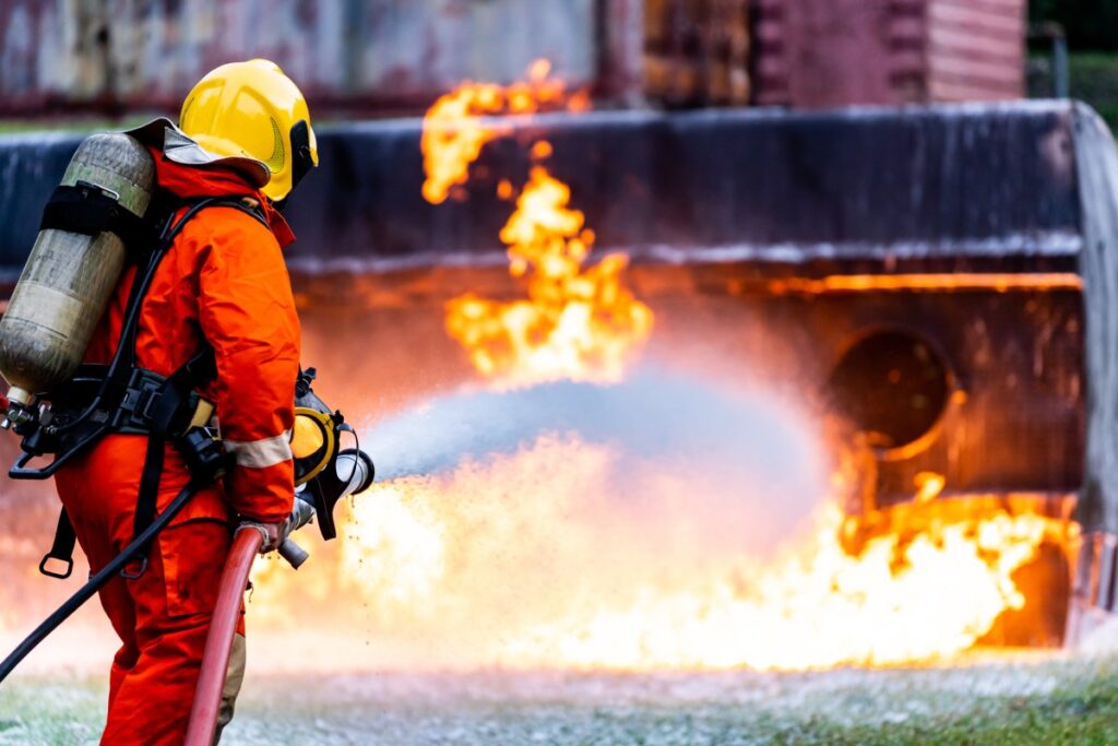 Texas homes evacuated as propane truck with 3,000 gallons of fuel ignites 