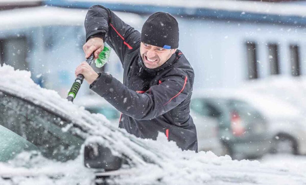 In a fit of 'Canadian road rage,' man cleans snow off another driver's windshield [Video]