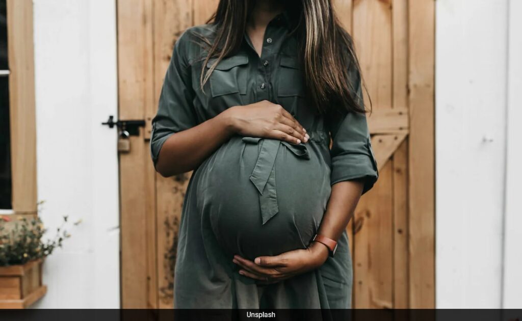 Single Chinese Women Are Doing Maternity Photoshoots Wearing Fake Baby Bumps. Here's Why