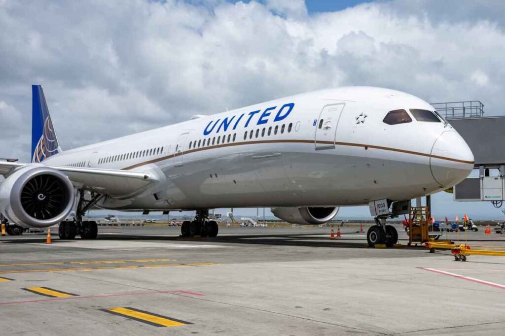 United Airlines says dead body found in landing gear wheel well must have come from outside the plane