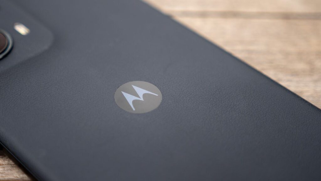 Motorola and OnePlus could learn from each other in 2025