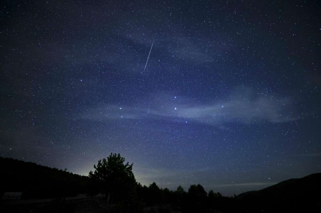 The First Meteor Shower of the Year Is About to Peak — With Up to 120 Shooting Stars Per Hour