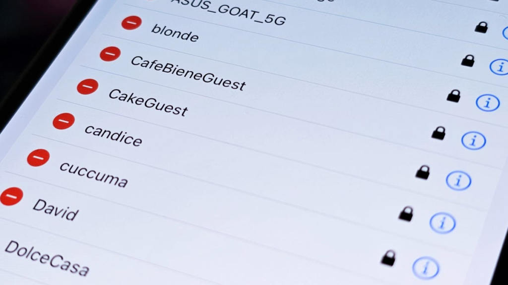 Here's the Easiest Way to View and Share Wi-Fi Passwords on Your iPhone